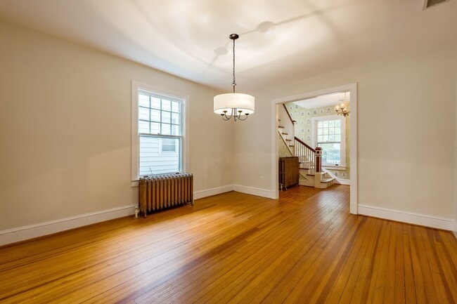 Building Photo - Classic Chevy Chase Charm in NW DC Availab...