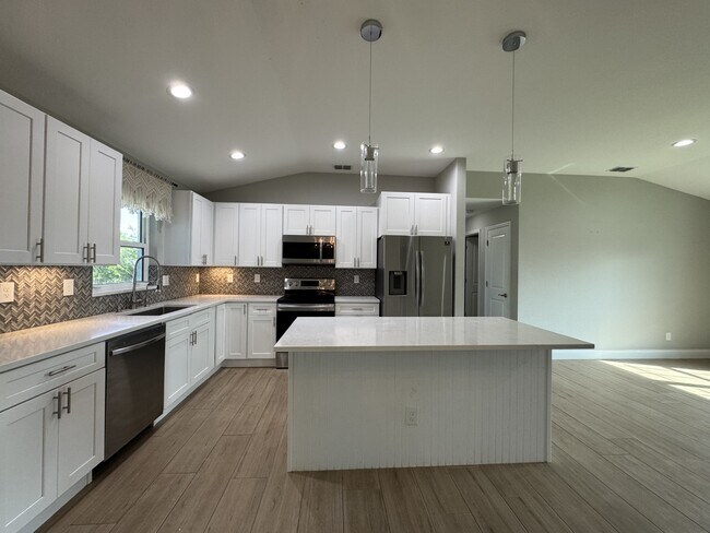 Building Photo - 4310 Zenith Rd