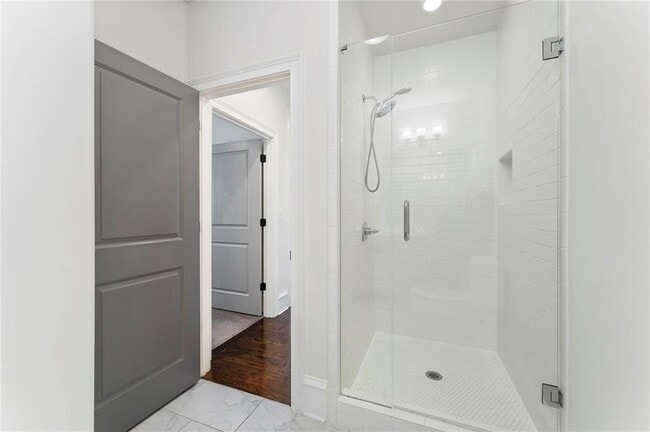 Building Photo - 871 3rd St