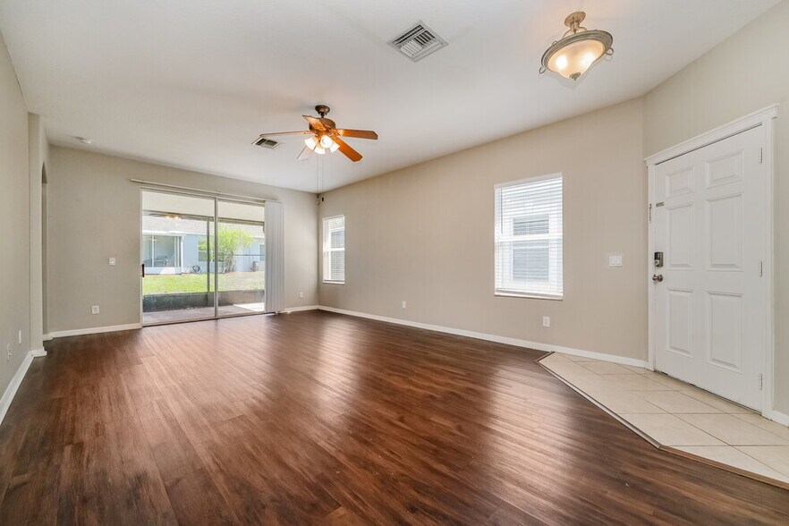 Building Photo - 6816 Surrey Oak Dr