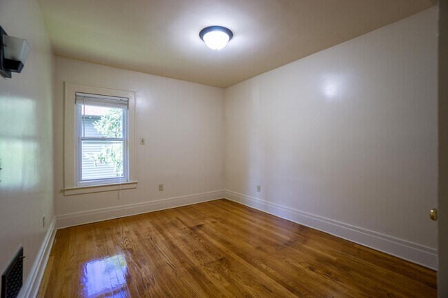 Building Photo - 229 Fellows Ave