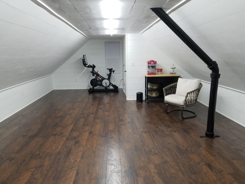 Newly remodeled second level! - 5717 W Vliet St
