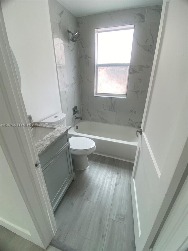 Building Photo - 1552 SW 2nd St