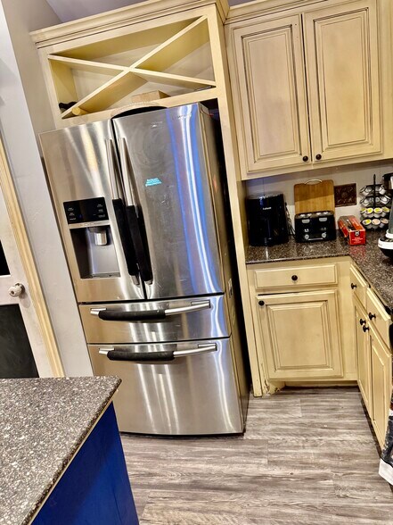 Building Photo - 15805 Prairie Run Dr