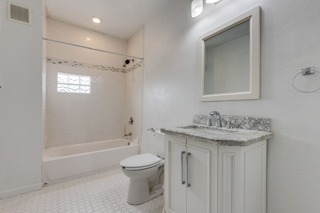 Building Photo - AVAILABLE JUNE 2026 - Spacious 4 Bedroom, 2 Bath Home Minutes from East Carson!