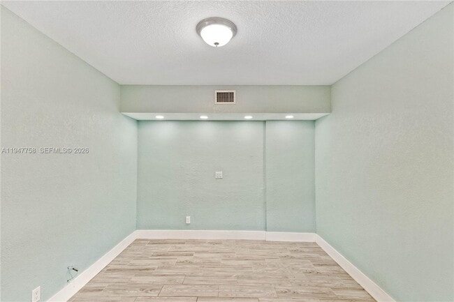 Building Photo - 2588 Garden Ct