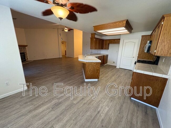 Building Photo - 2322 E Beech Ct