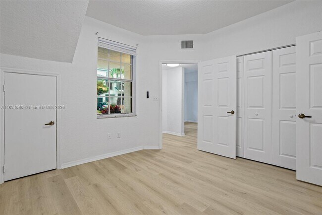 Building Photo - 775 SW 148th Ave