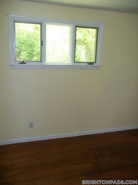 Building Photo - 191 Kenrick St