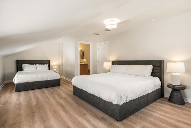 Building Photo - 1326 Broadway-SI ID1312458P