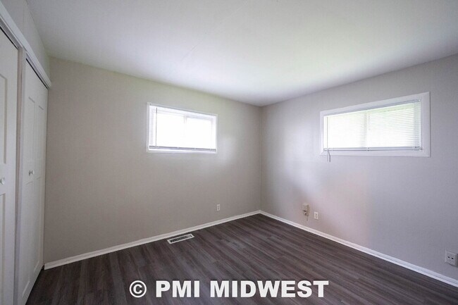 Building Photo - "Charming 3-Bedroom Home in Indianapolis with Modern Comforts!"