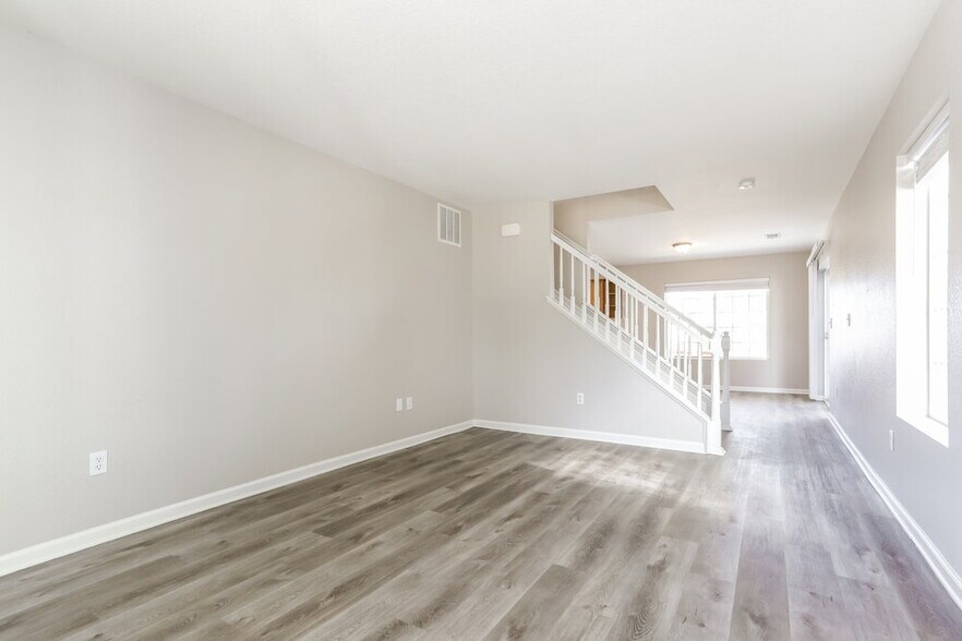 Building Photo - 2235 Coach House Loop