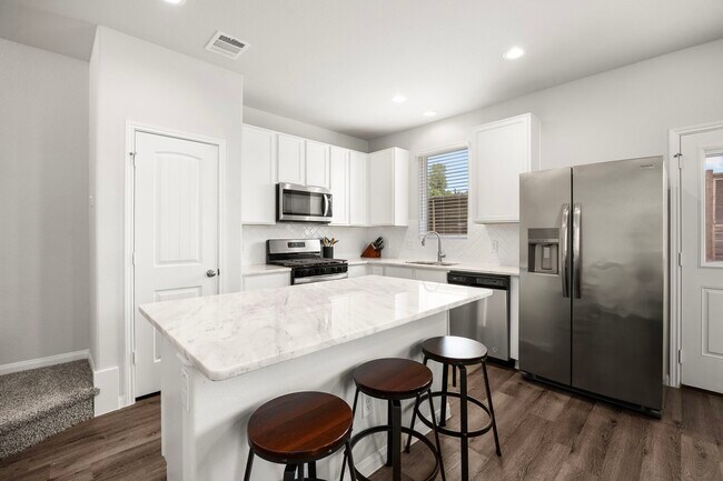 Building Photo - 24802 Landolfi Dr