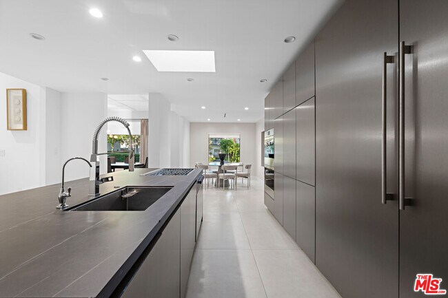 Building Photo - 201 S Bedford Dr