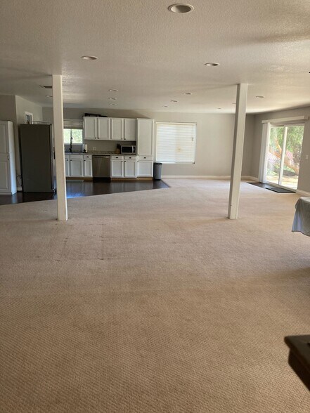 Building Photo - 11112 Calgary Way