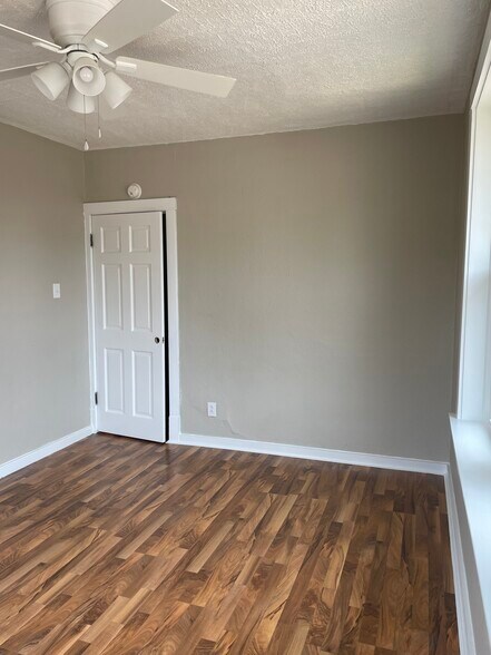 Main Bedroom - 4417 Rosa Ave