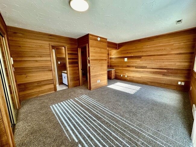 Building Photo - 1204 N Brooklane St