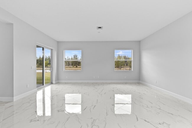 Building Photo - 15054 Wildwood Cir