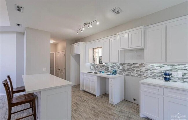 Building Photo - 3204 Black Oak Ln