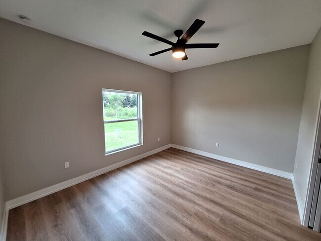 Building Photo - Available with ZERO DEPOSIT MOVE-IN!
