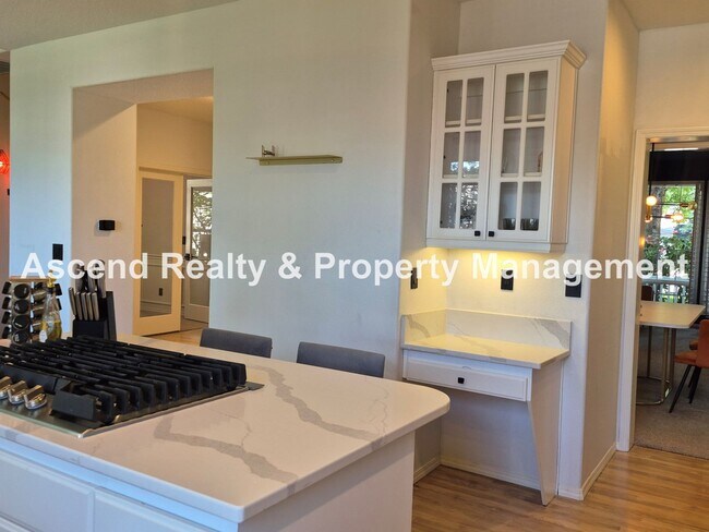 Building Photo - Outstanding 4bed+Office Bethany Area 2 Level Home Updated Throughout Available 6/22 or Sooner