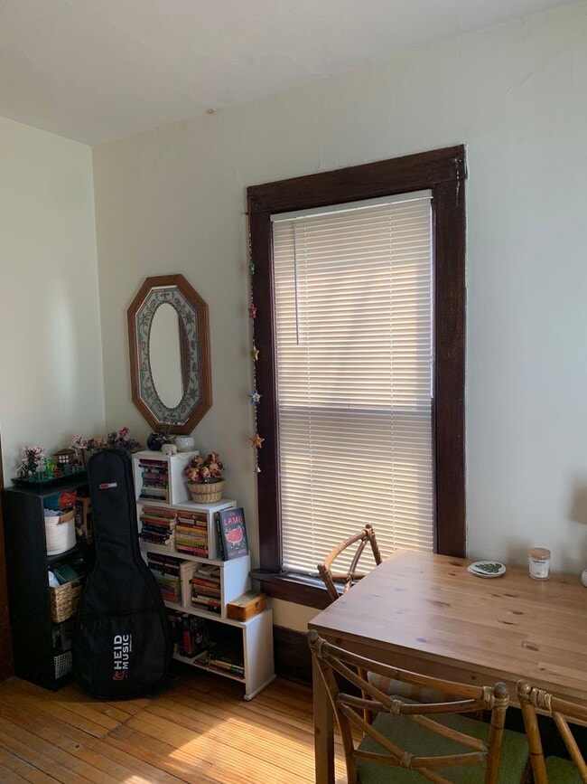 Building Photo - 418 S Orchard St