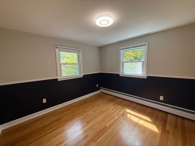 Building Photo - 3 Bedroom House with Many Amenities in Roc...