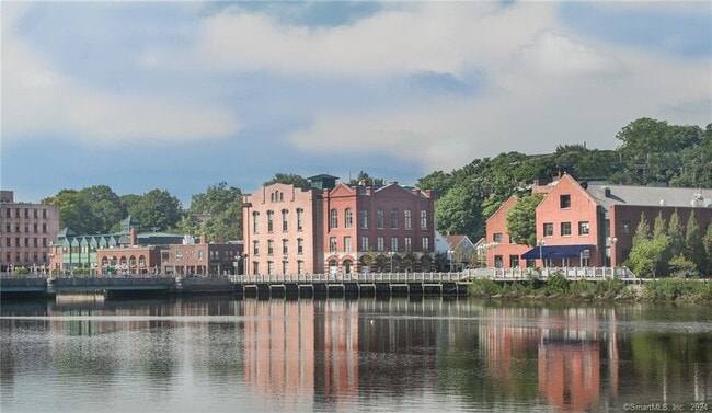 Building Photo - 61 Hillandale Rd