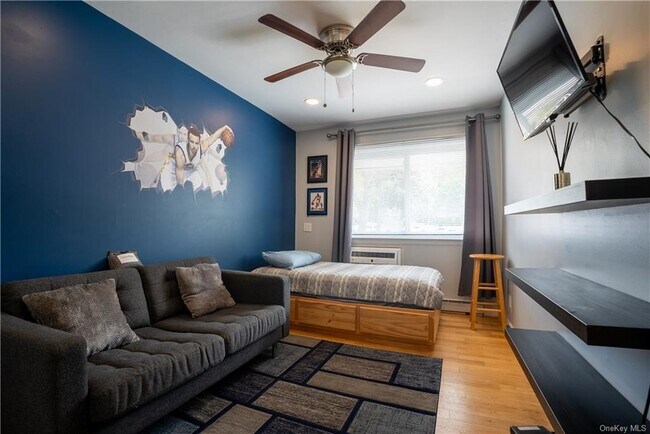 Building Photo - 204 Old Country Rd