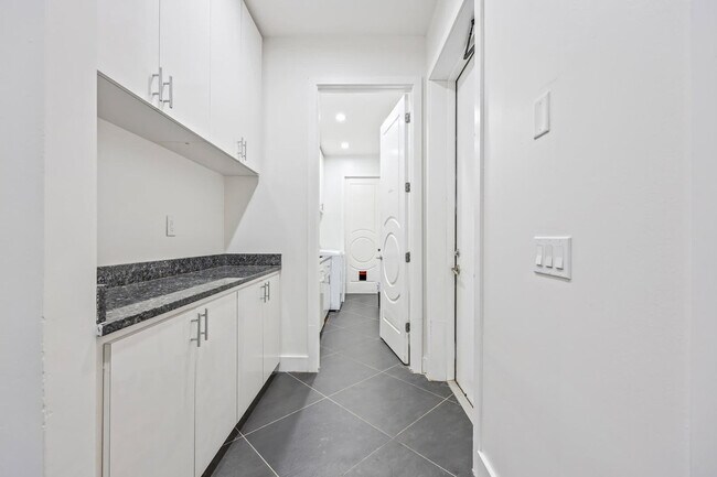 Building Photo - 873 S Atlantic Ave