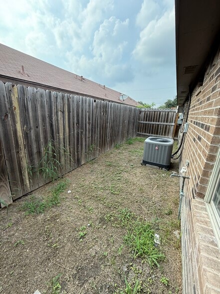 Unit C: Back Patio - 302 W Amy Dr