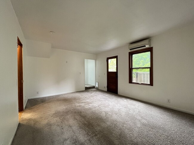 Building Photo - Large NW Portland Home Near Shops & Restaurants with Finished Basement & Bay Windows