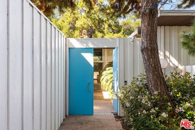 Building Photo - 4965 Calvin Ave