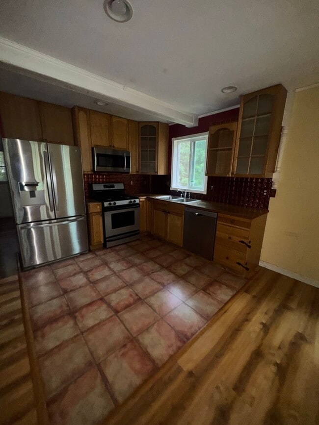 Building Photo - Adorable Chalet Style 4 Bedroom House in Serene Setting!