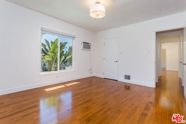 Building Photo - 1204 N Crescent Heights Blvd