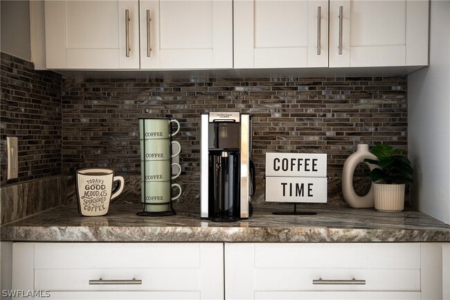 Building Photo - 528 14th St N