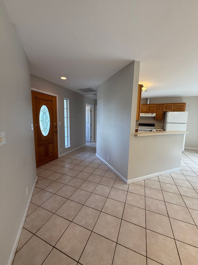 Building Photo - NEW ON MARKET