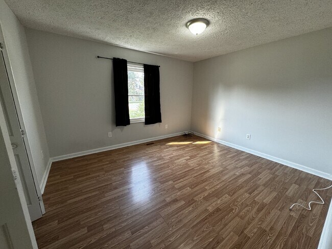 Building Photo - 204 Powell St