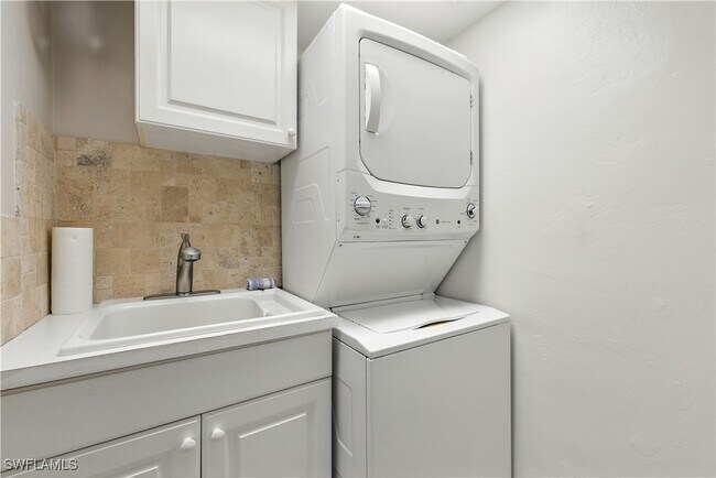 Building Photo - 26000 Hickory Blvd