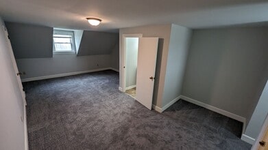 Building Photo - 3 bedroom home on a great block!