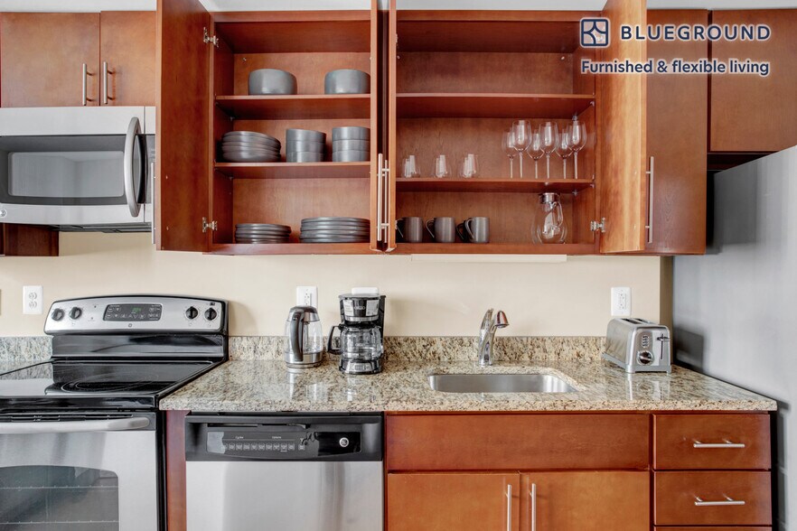 Building Photo - 425 L St NW