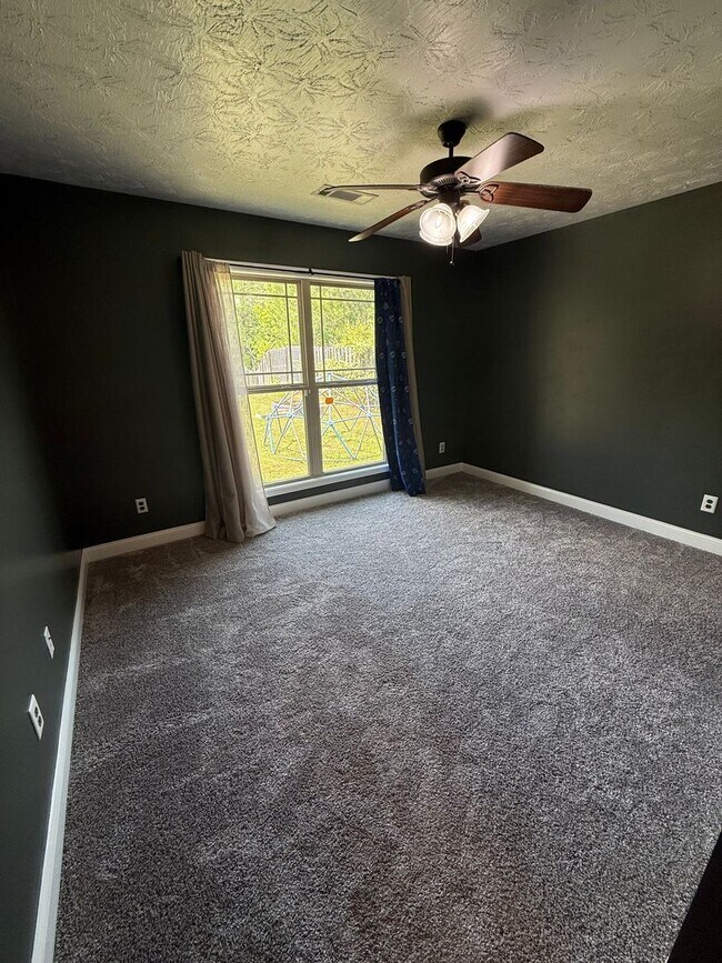 Building Photo - 3/2 1-level Phenix City home