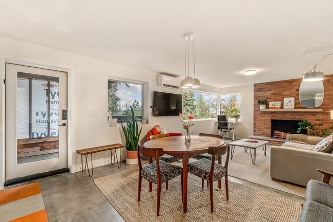 Building Photo - Fully Furnished, 2 Bedroom Rental - Great ...