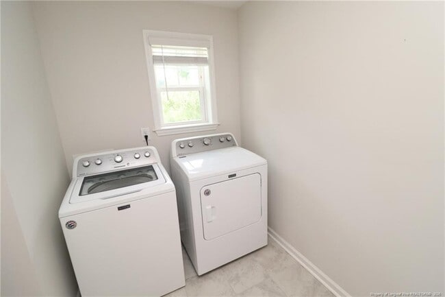 Building Photo - 2621 Impulsion Dr