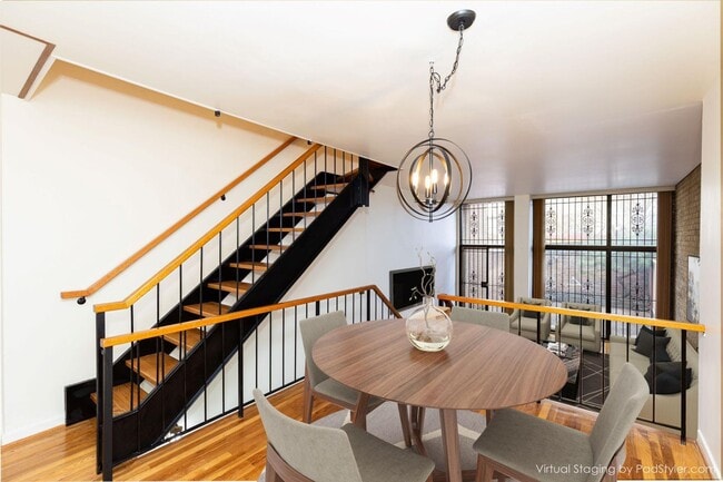 Building Photo - Large SW DC Townhome with Parking