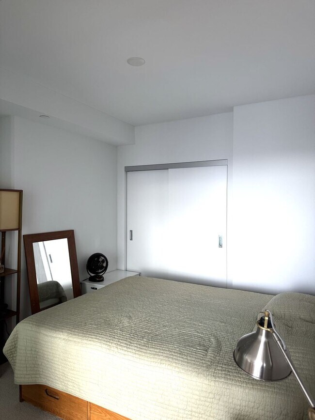 Building Photo - Aalii - High Floor Fully Furnished One Bed...
