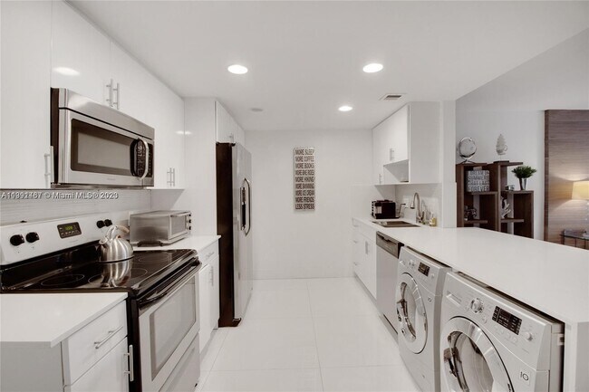 Building Photo - 155 Ocean Ln Dr