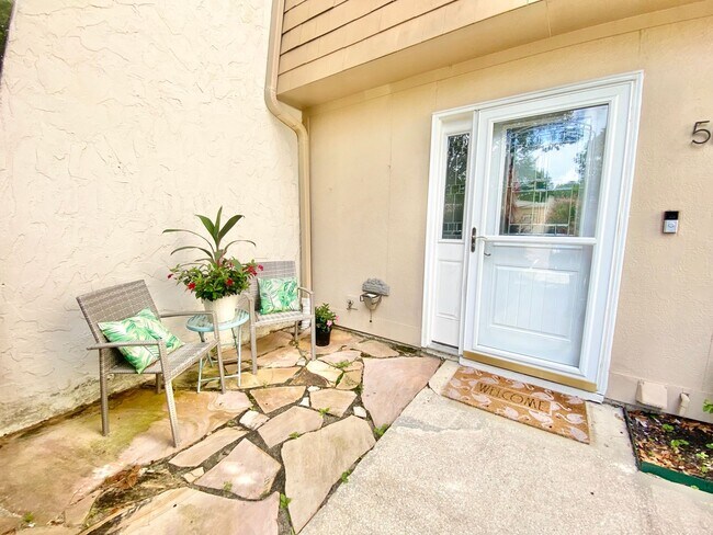 Building Photo - Beautiful Mount Pleasant Townhome
