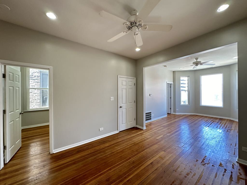 Building Photo - 2049 W Fullerton Ave