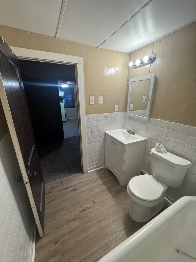 Building Photo - 7505 Halle Ave